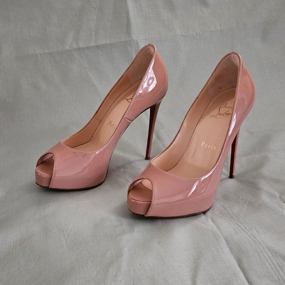 Women's Christian Louboutin Tan Patent Leather Open Toe Pump Heels Size 6 US - Picture 3 of 15